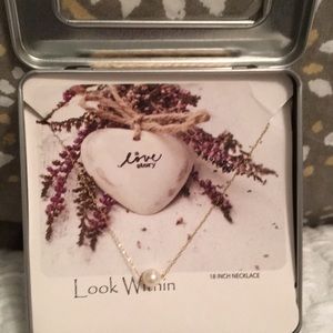 💝18 inch gold plated necklace with a pearl.